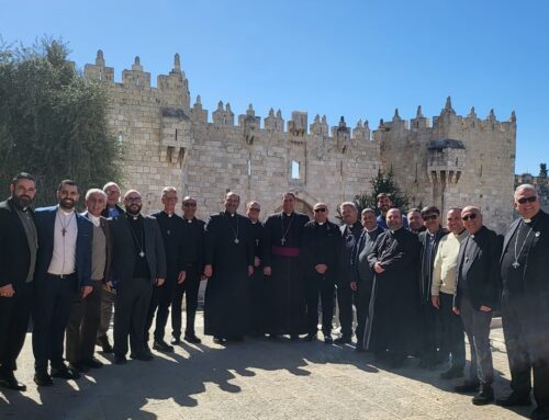 رئيس الأساقفة حسام نعوم يقود الرياضة الروحية لكهنته رعاة المطرانية في كلية السانت جورج في القدس